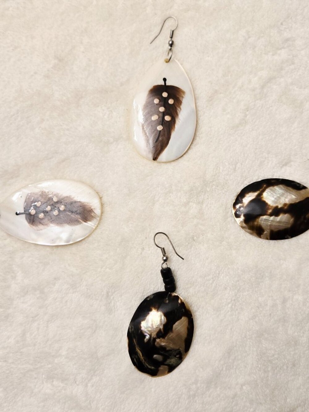 SOURCE UNKNOWN Women's 2 Pairs Mother-of-Pearl Brown/Cream Pierced Earrings